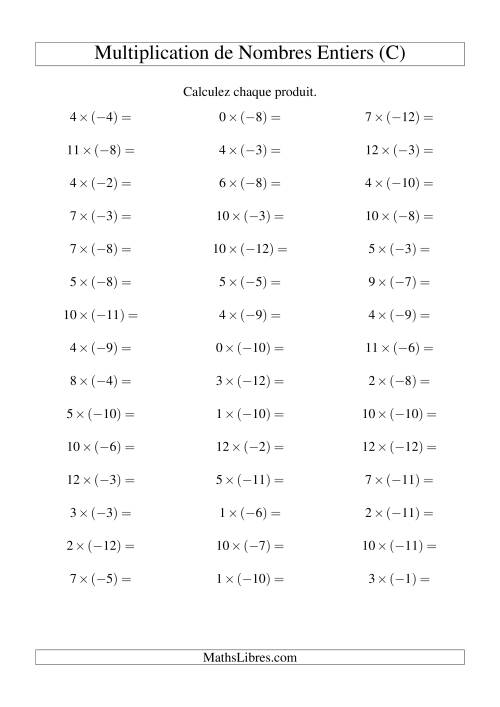 Multiplication de nombres entiers -- Positif multiplié par négatif (45 par page) (C)