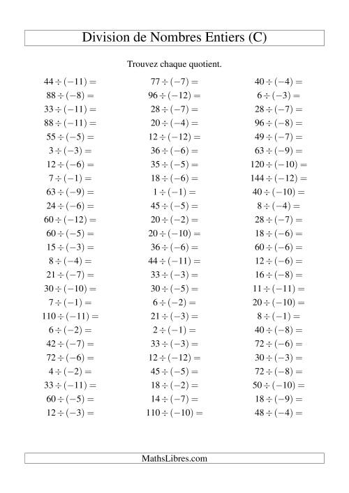 Division de nombres entiers -- Positif divisé par négatif (75 par page) (C)