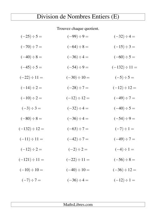 Division de nombres entiers -- Négatif divisé par positif (45 par page) (E)