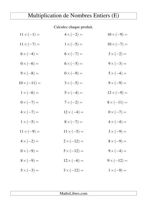 Multiplication de nombres entiers -- Positif multiplié par négatif (45 par page) (E)